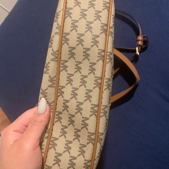 EUC MK bag - Picture 7 of 7